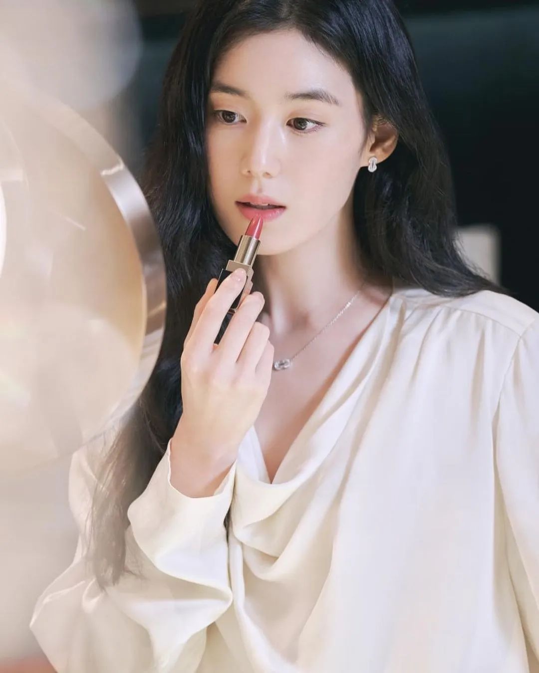 看完《安娜》才知道，不会被讨厌的脸长这样