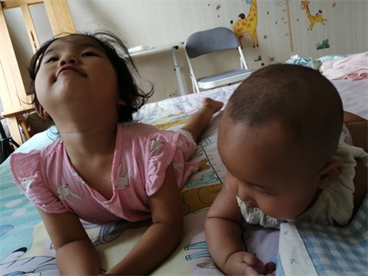 二胎家庭想要和谐关键还得看父母，做好3点，两个孩子相处更融洽