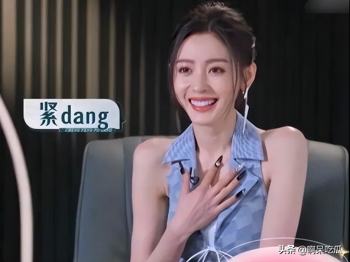 金晨因太瘦引热议，脸颊凹陷太显老，肩胛骨突出超吓人