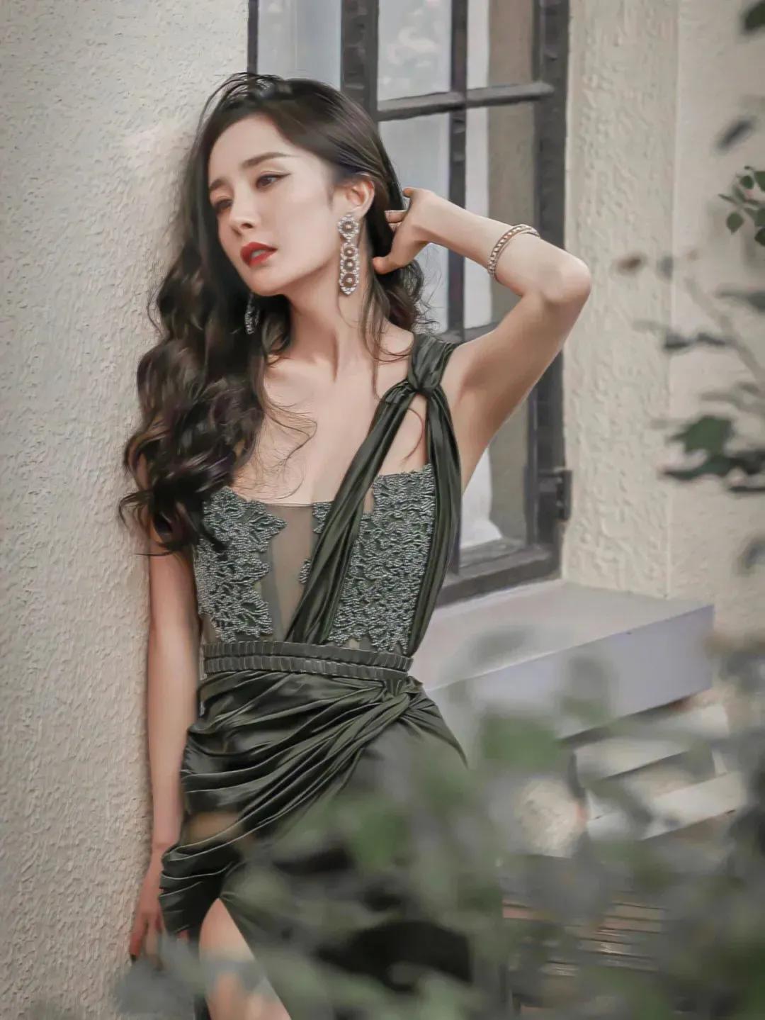 金晨、白鹿淡妆浓抹总相宜，自拍库存平易近人，领家妹妹即视感