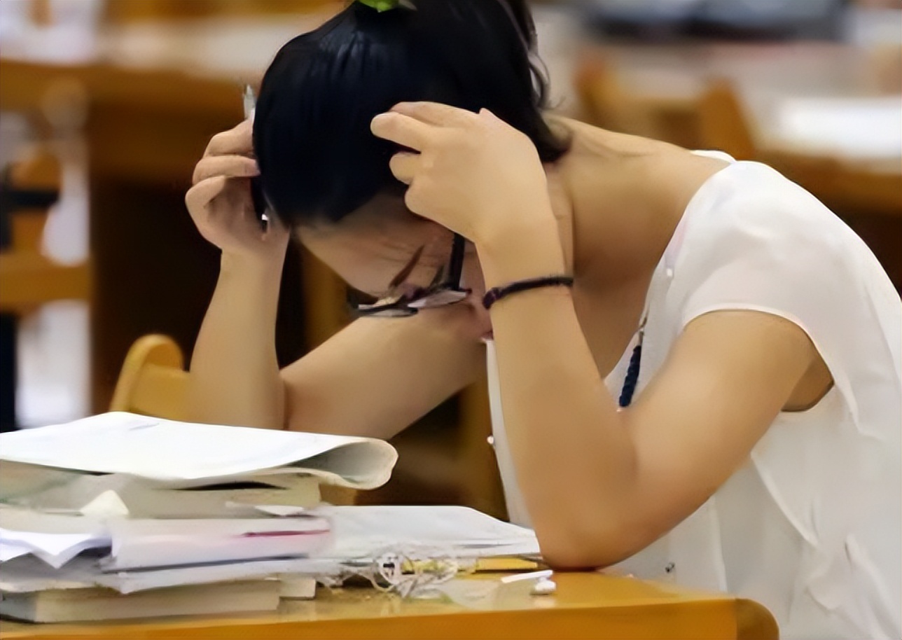 超半数受访大学生表示，毕业后将会考研，明年报考人数或超520万