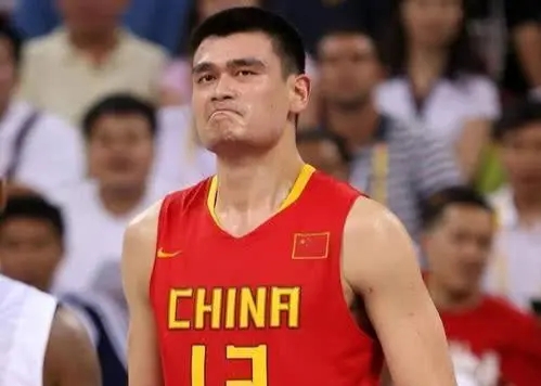 巴特尔又以自由球员的身份加入丹佛掘金队,而下一个进入nba的中国人