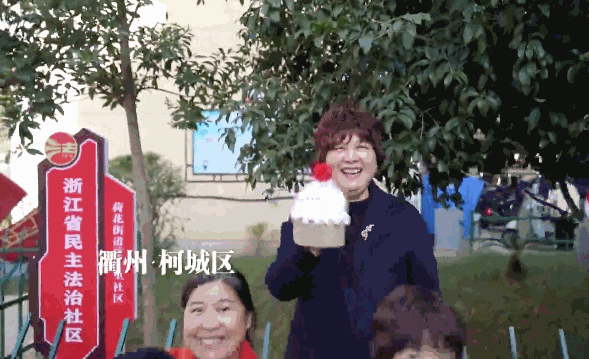 一年编30万顶帽子,爆卖全球30多个国家,中国大妈YYDS