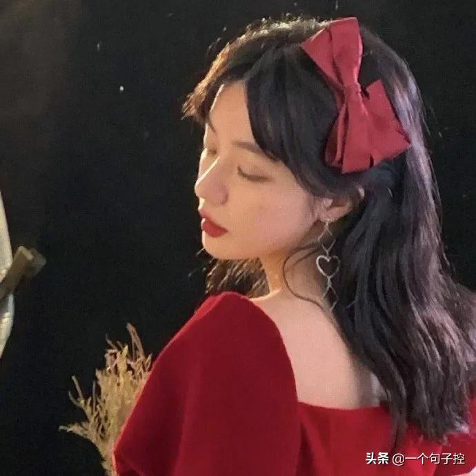 安慰别人的时候一套一套的，安慰自己的时候只想找根绳子一套
