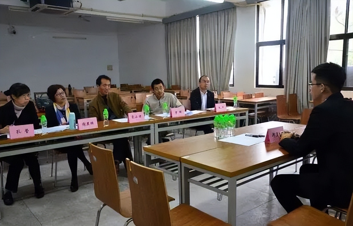 研究生公开“学费清单”，看到真实金额后，农村家长红了眼眶