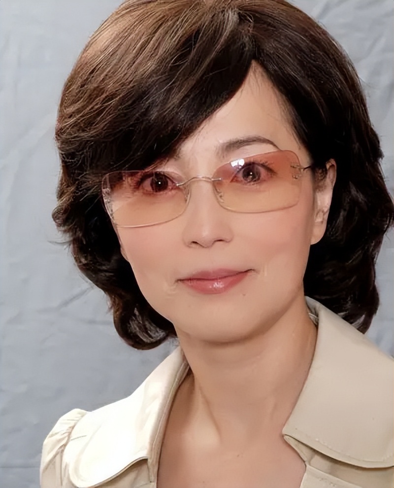 “呲牙咧嘴”别演回眸笑！有人回头一眼万年，有人我想给她按回去