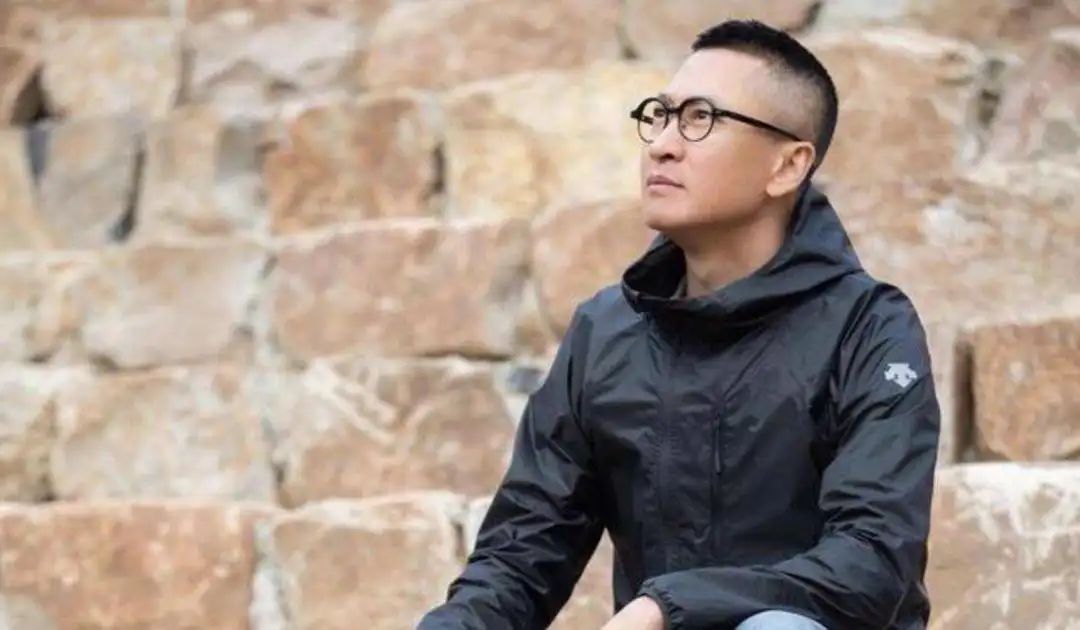 5位年过半百单身无子的男明星：周星驰让人遗憾，张信哲为情所伤