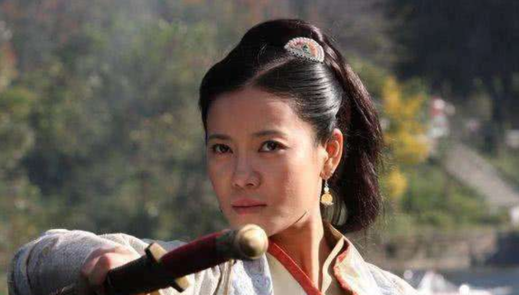 《传家》甩脸当家祖母的顾姨，不仅颜值高演技好，戏外人生更精彩