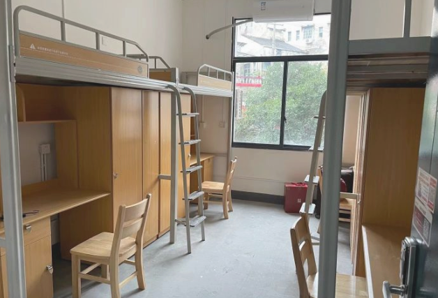 国内大学宿舍都长啥样?厦大不愧为"海景房",吹着晚风看星星