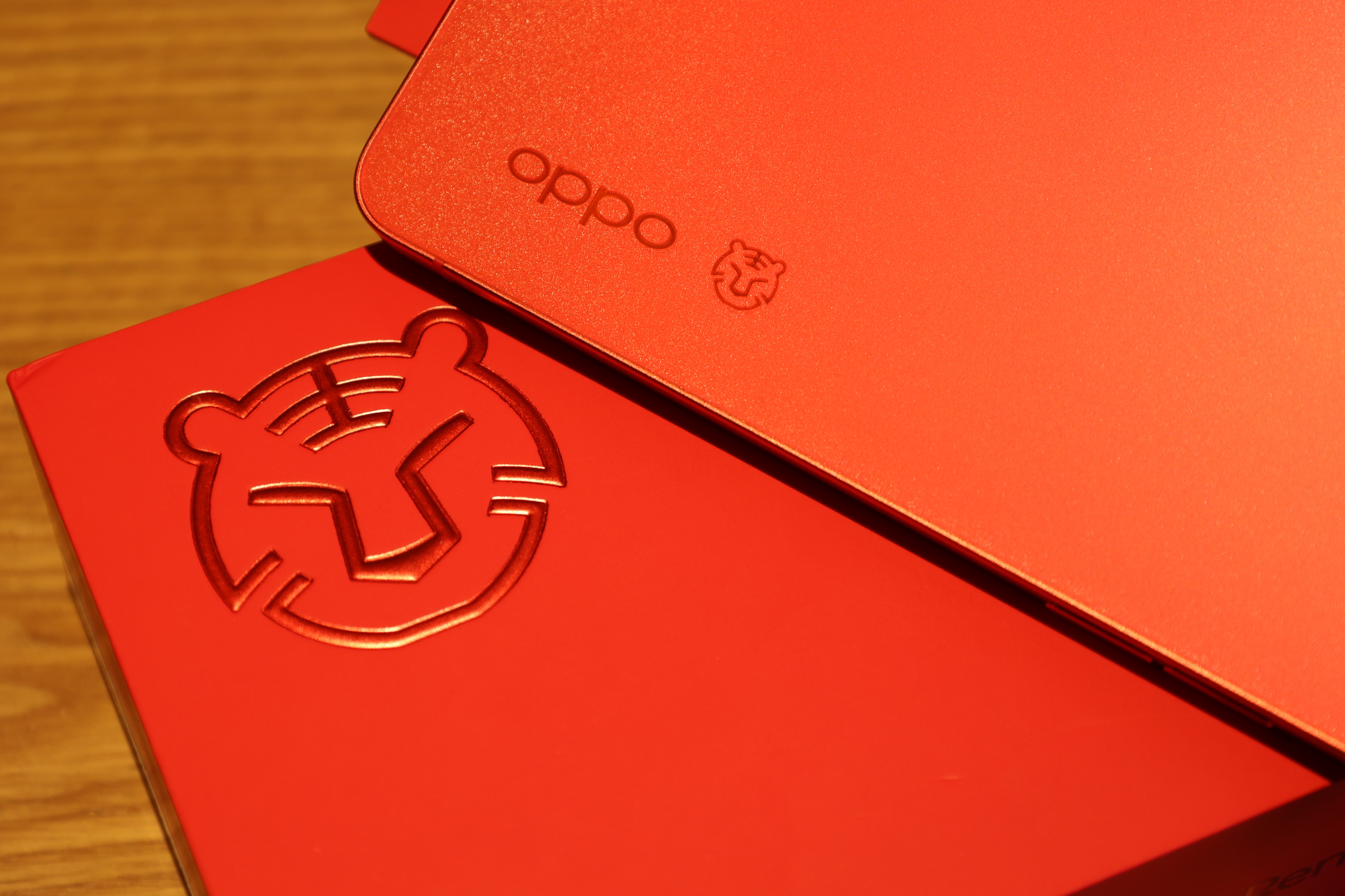 OPPOReno7红丝绒限定版，今年的年味就靠它了