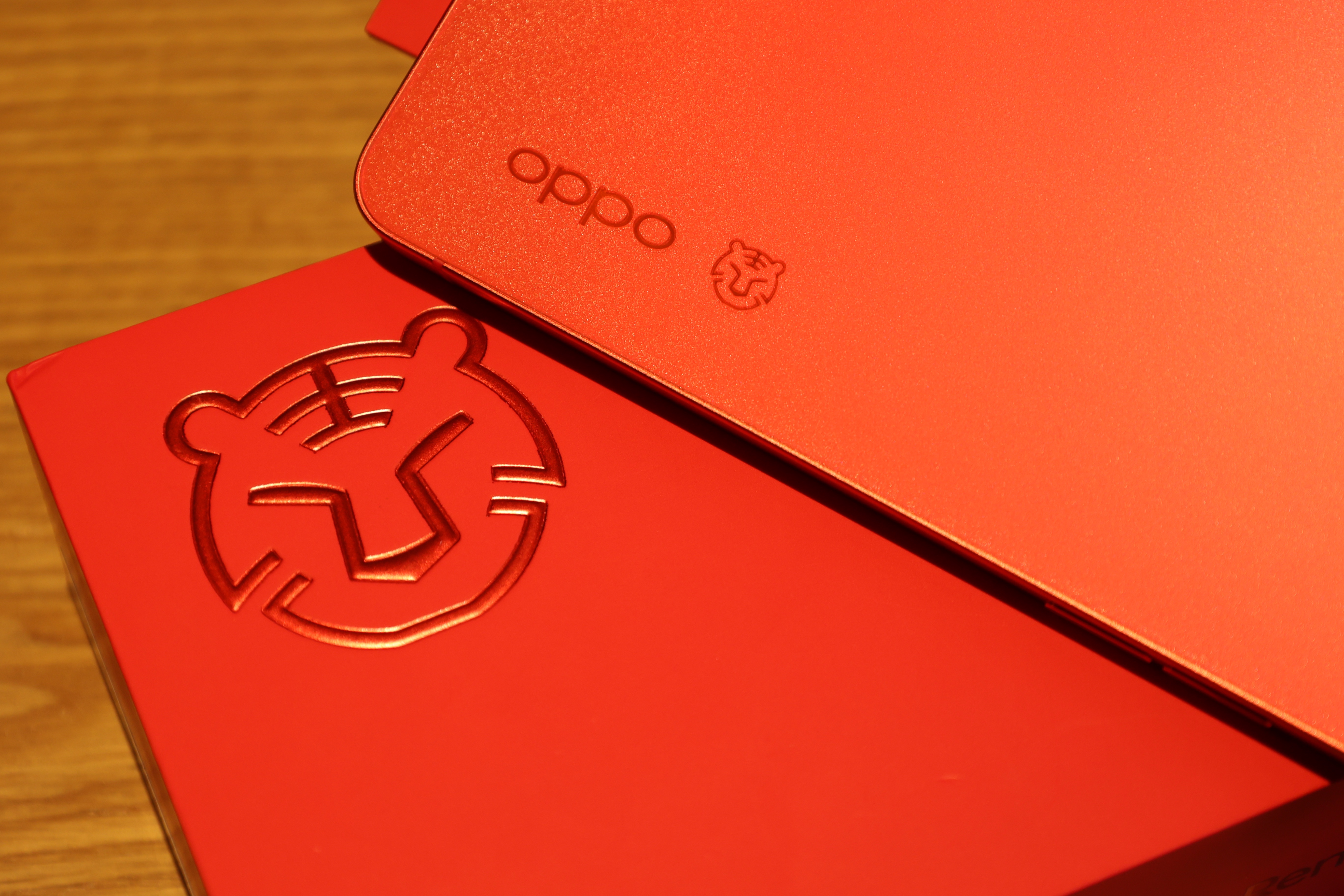OPPOReno7紅絲絨限定版，今年的年味就靠它了