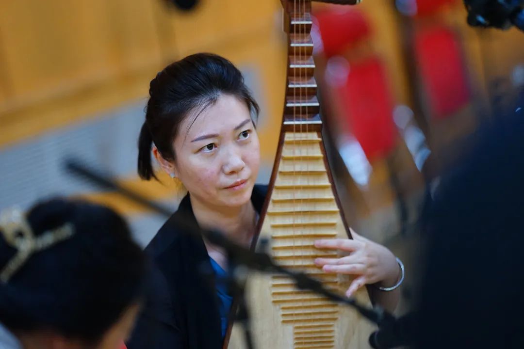 也许你听过很多琵琶,但《马足龙沙》中琵琶仙子曹杨的演奏时而气势