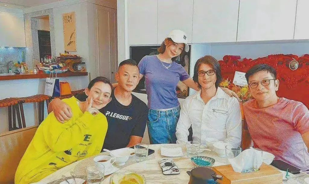 王力宏遭台湾各界炮轰，音乐人巫启贤劝他露面收拾残局：收手吧