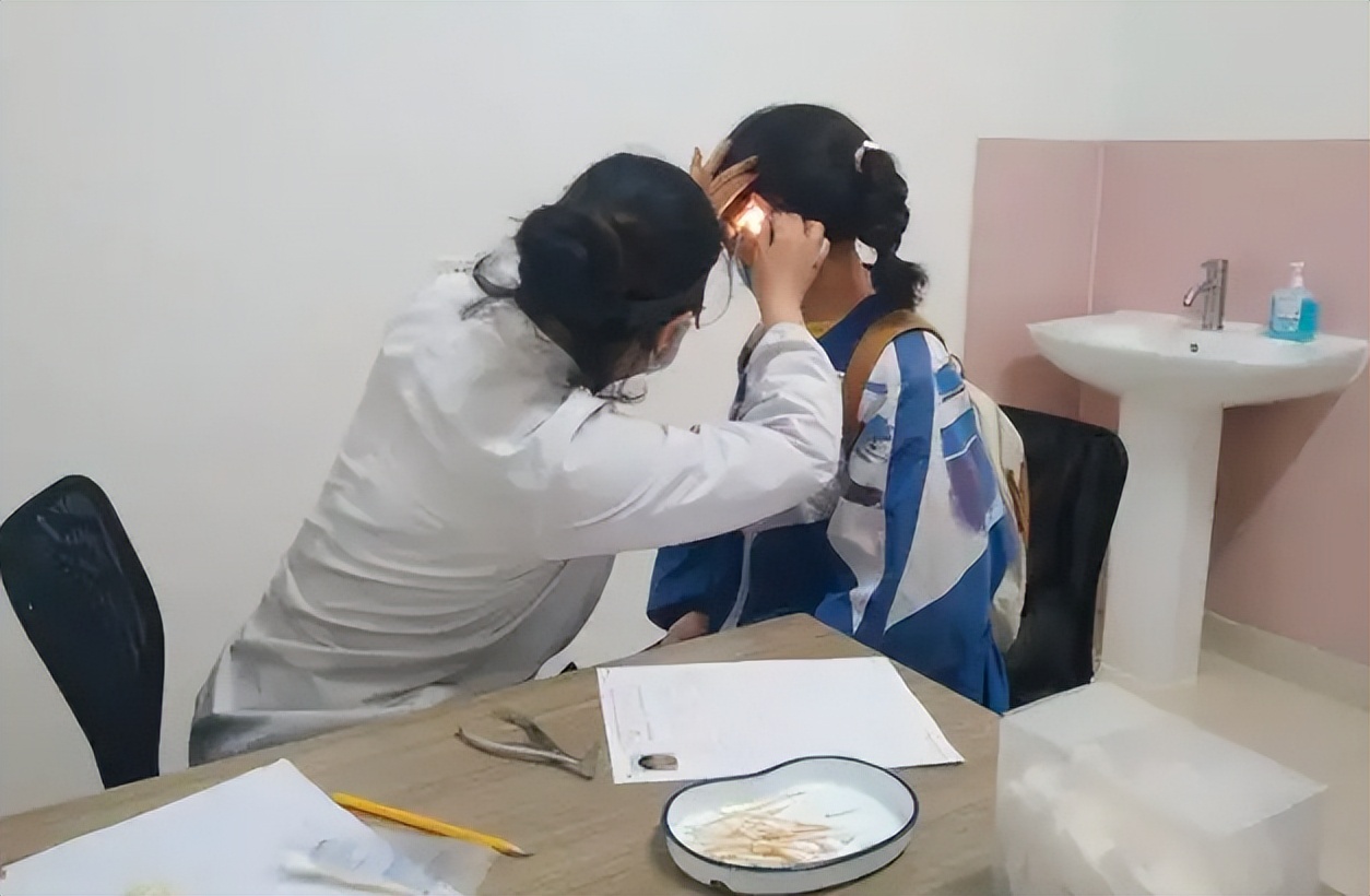 高考体检要求“脱光光”？学生表示难以接受，医生：我们也不接受