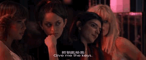 顶流巨星遭封杀？因家暴跌下神坛，还被质疑不会演戏，全靠服化道