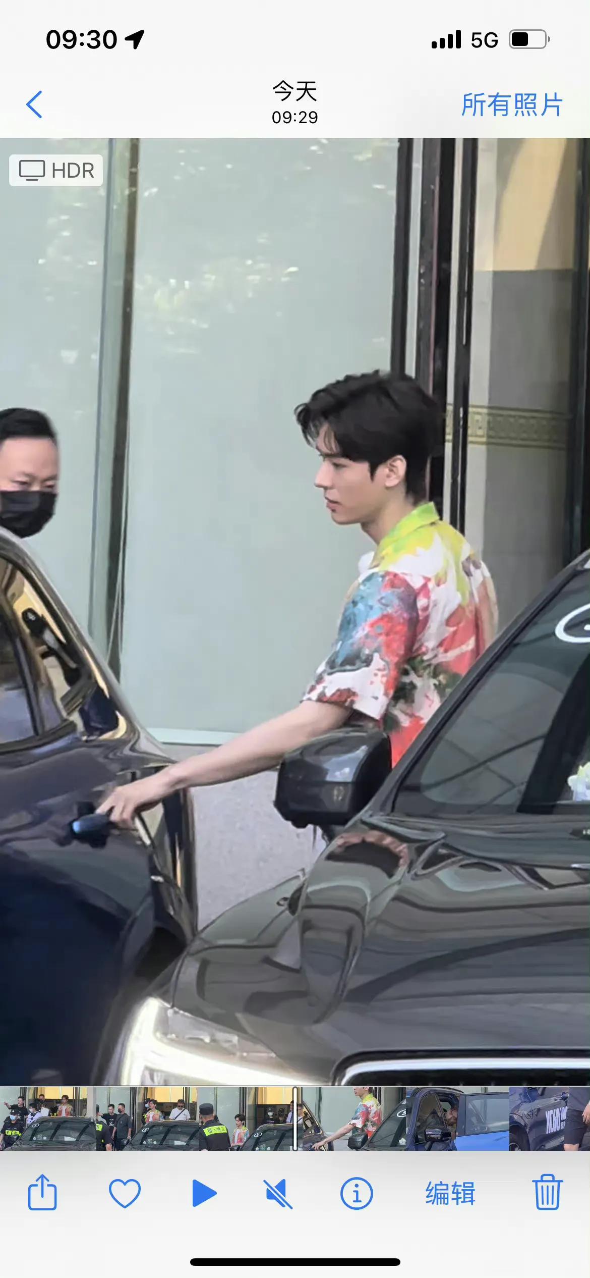 综艺《极限挑战》横店路透中帅气的龚俊