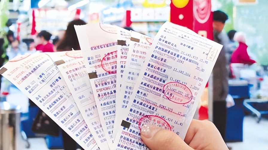 大学生“生活费”等级排行，1500元只能算中等？贫民贵族差距大