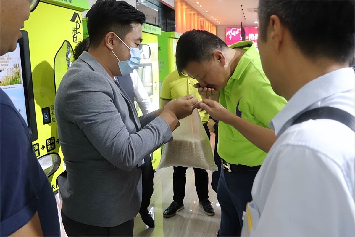 自助碾米機現(xiàn)碾胚芽鮮米