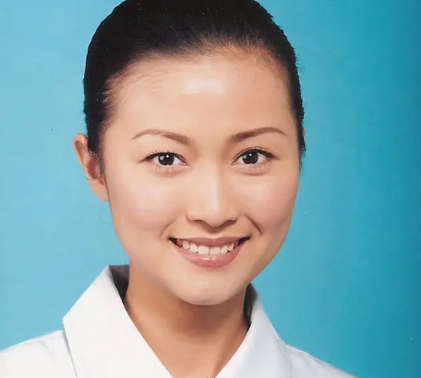 陈国邦妻子宣布携女移居泰国！花300万当地买豪宅，老公留港赚钱