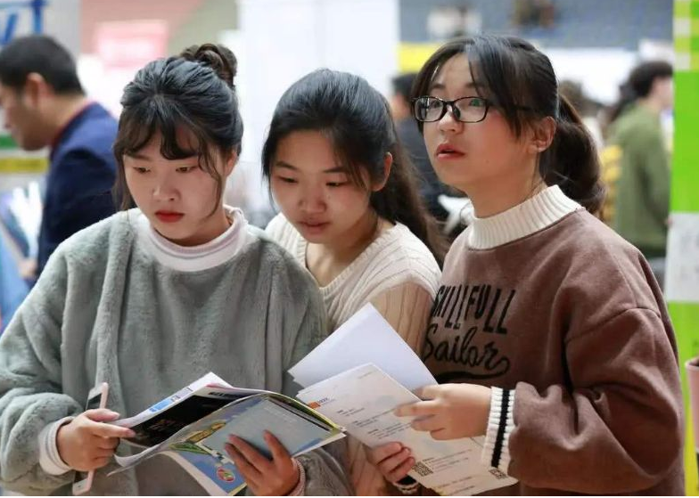 研究生收入有多高？985、211毕业的就是不一样，现实为你揭晓答案