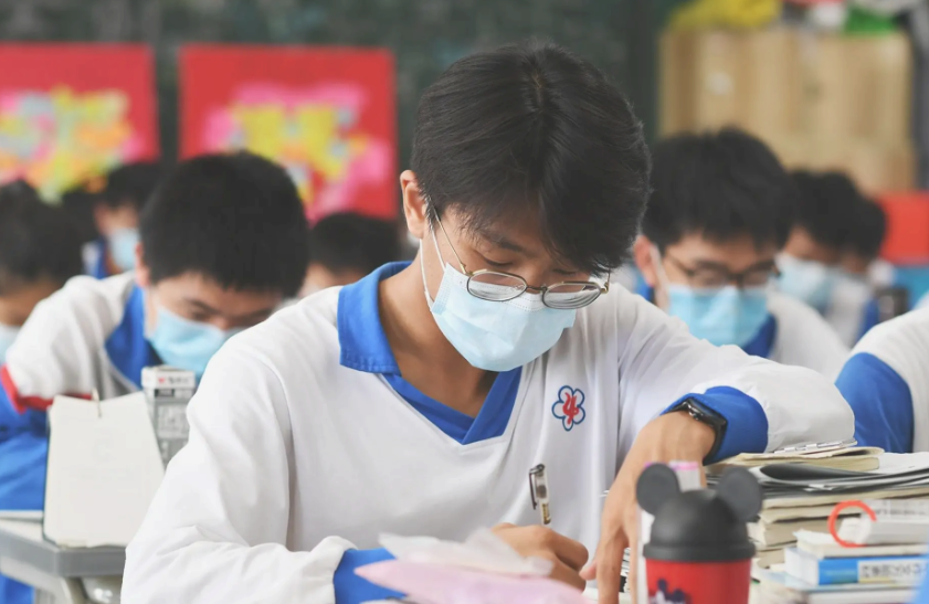 “高考成绩”和“模考成绩”差多少？985学长谈经验，学生要有数