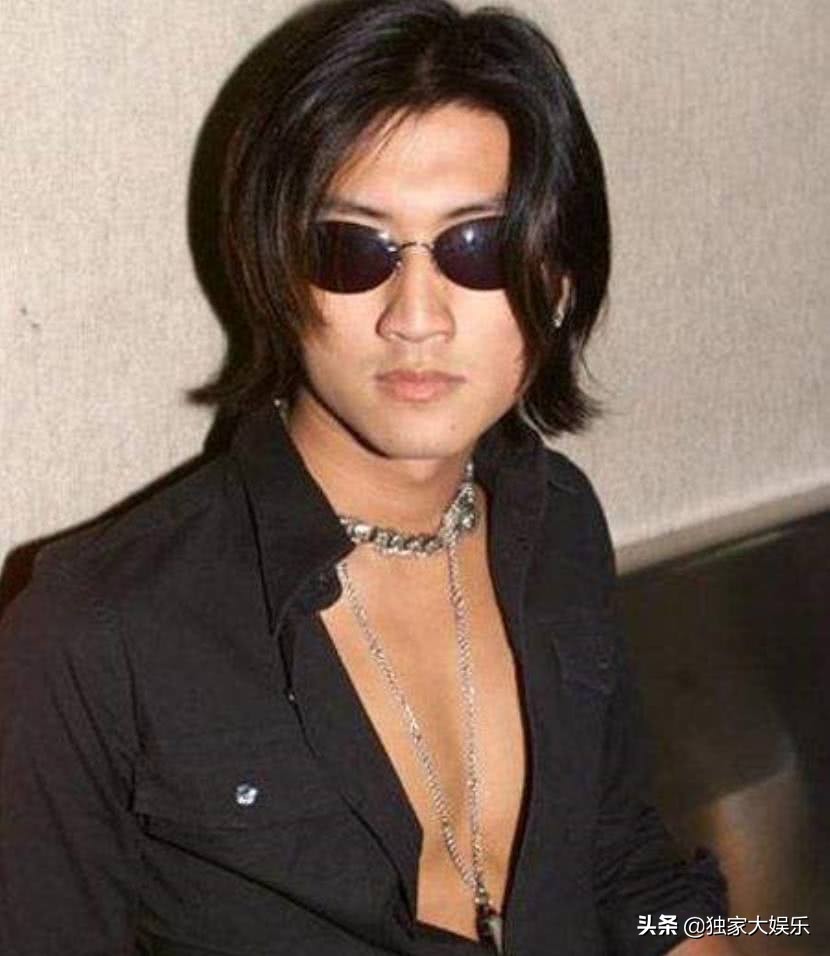 留长发却不娘的5位男明星，个个五官硬朗，野性又帅气