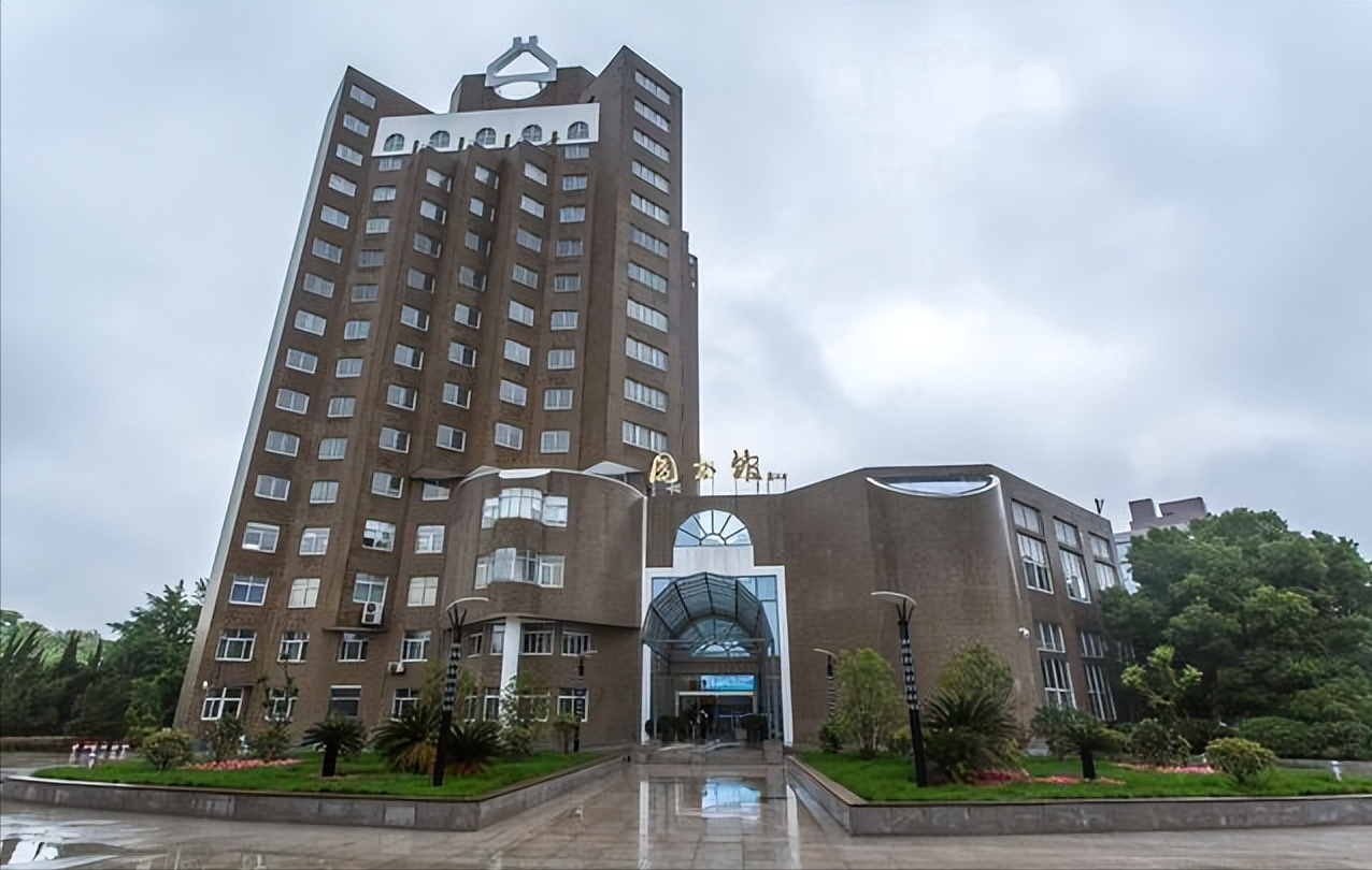 武书连2022最新排行榜发布：武汉大学冲进前五，山川吉表现抢眼