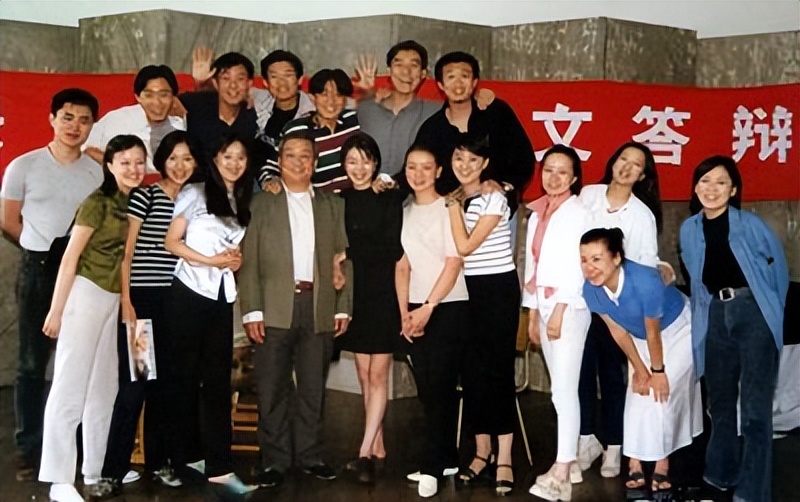 刘孜：28岁嫁地产大亨，34岁才做妈妈，生活过得有滋有味