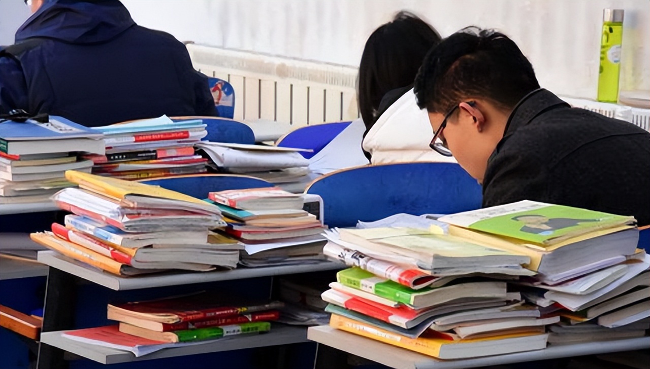 考研备战中途换专业是否可行？原则上可以，但要看个人能力决定