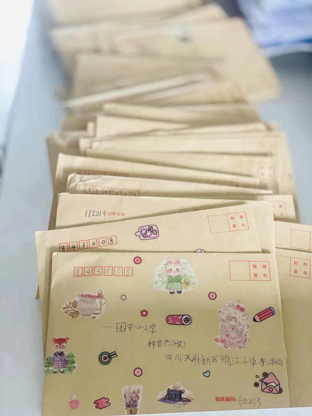 四川天府新区锦江小学与新疆一团中心小学开展书信手拉手实践活动