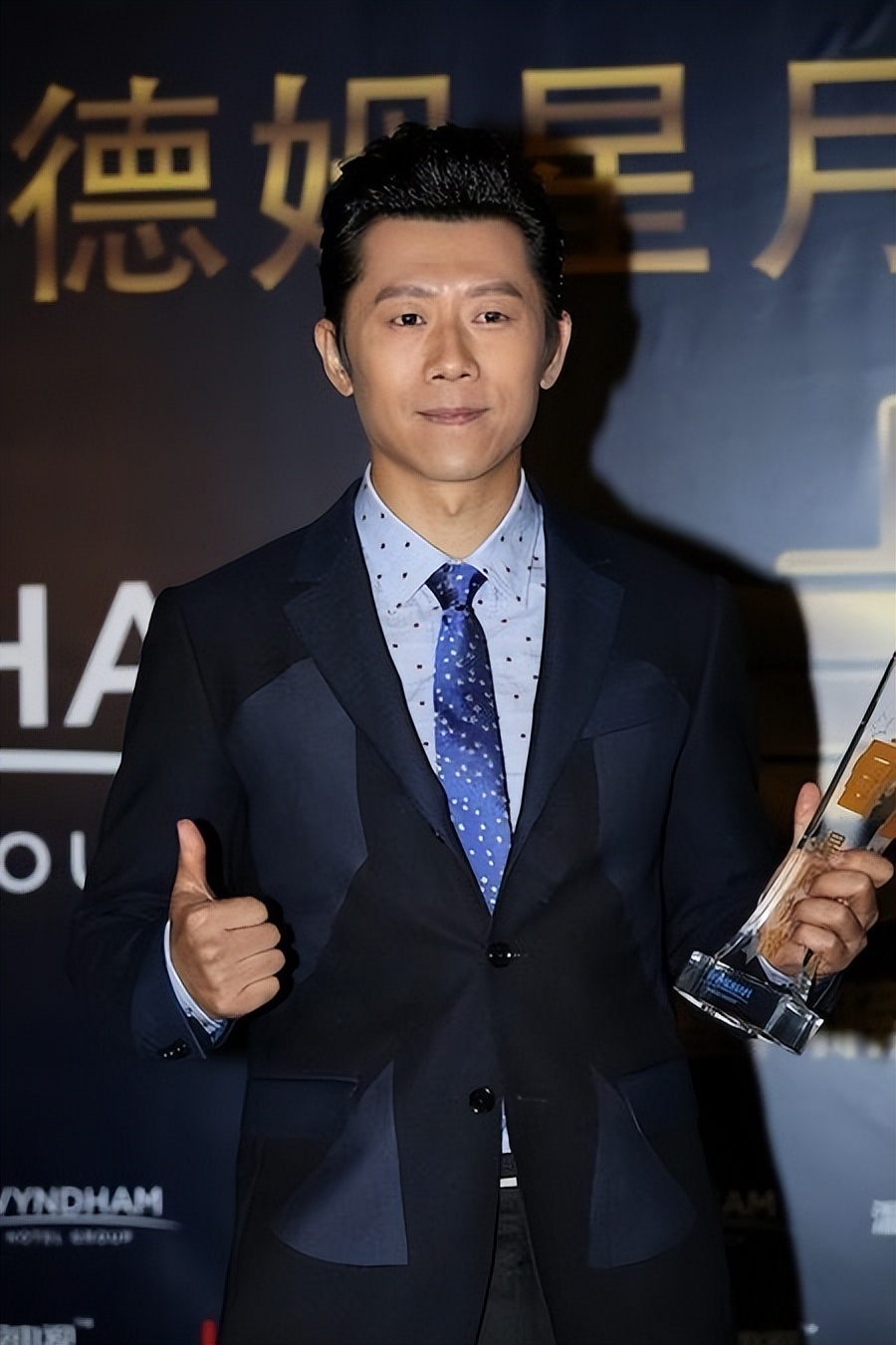 夏雨：与离异父母有隔阂，与高圆圆传绯闻，娶到袁泉三生有幸