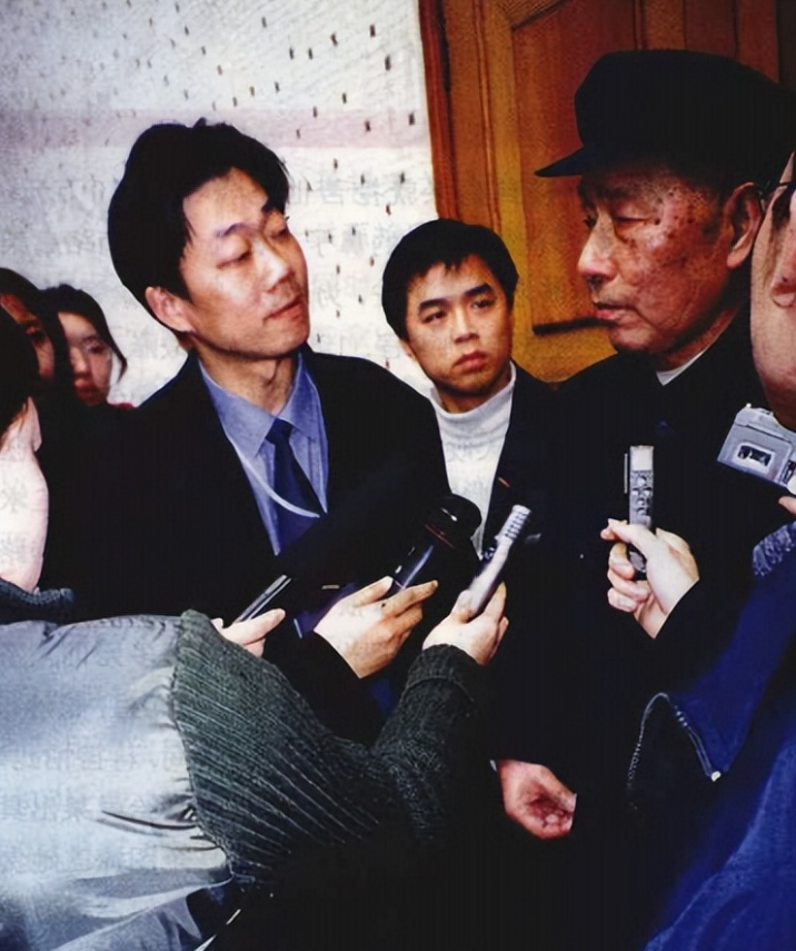 湖南女贪官落马记：色诱40多人，被84岁老汉扳倒，因怀孕被判死缓