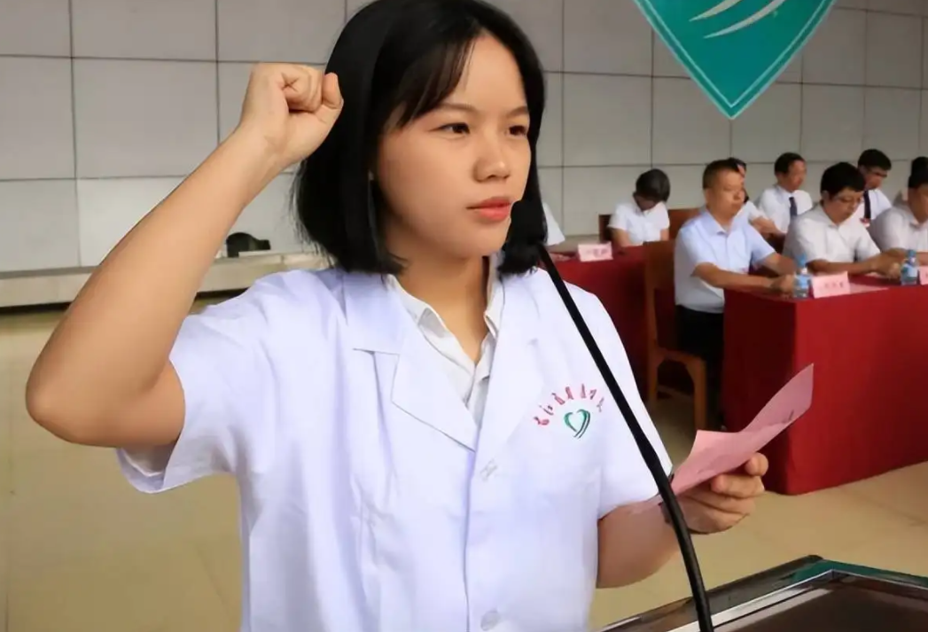 护士薪资低？看完杭州一护士的“薪资待遇”后，医学生心里有底了