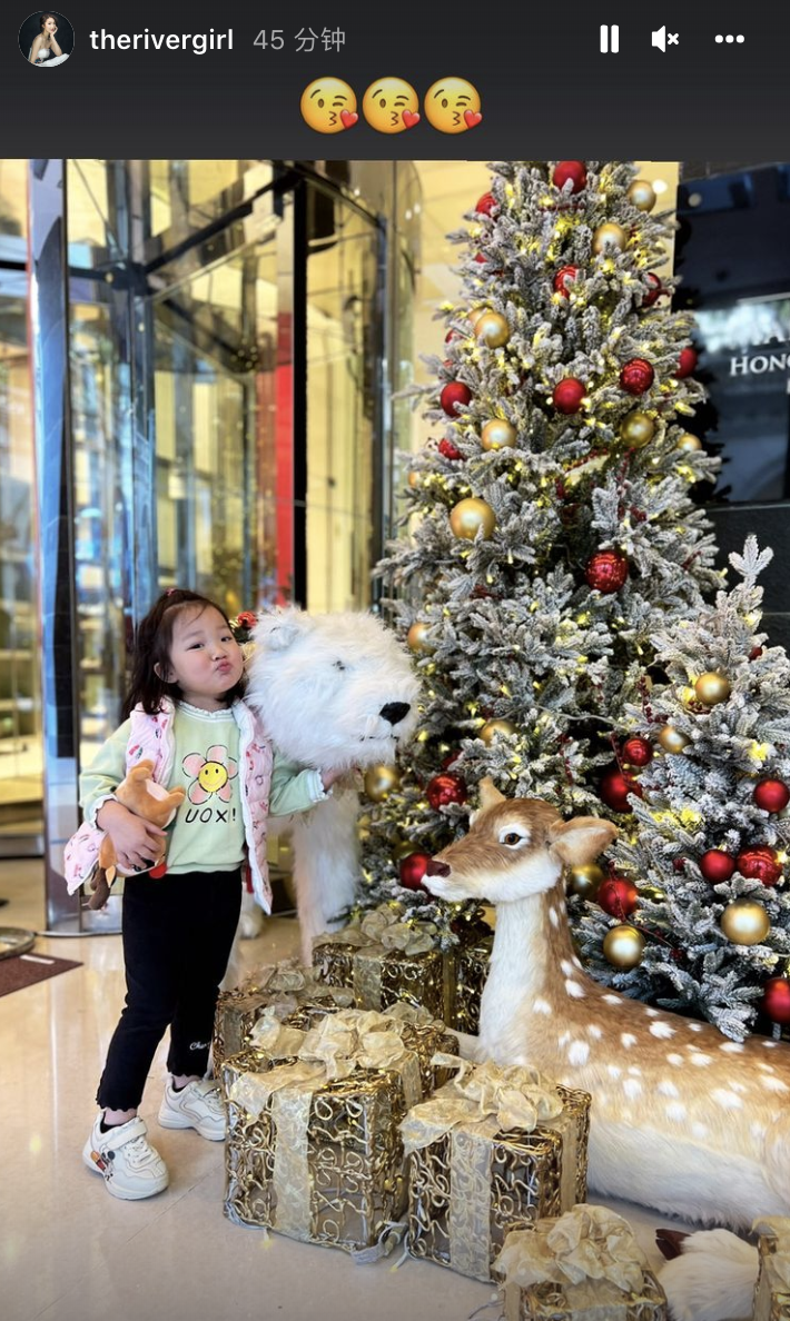 王祖蓝给马龙比心忙工作，李亚男开心晒娃，Gabby嘟嘴卖萌像爸爸