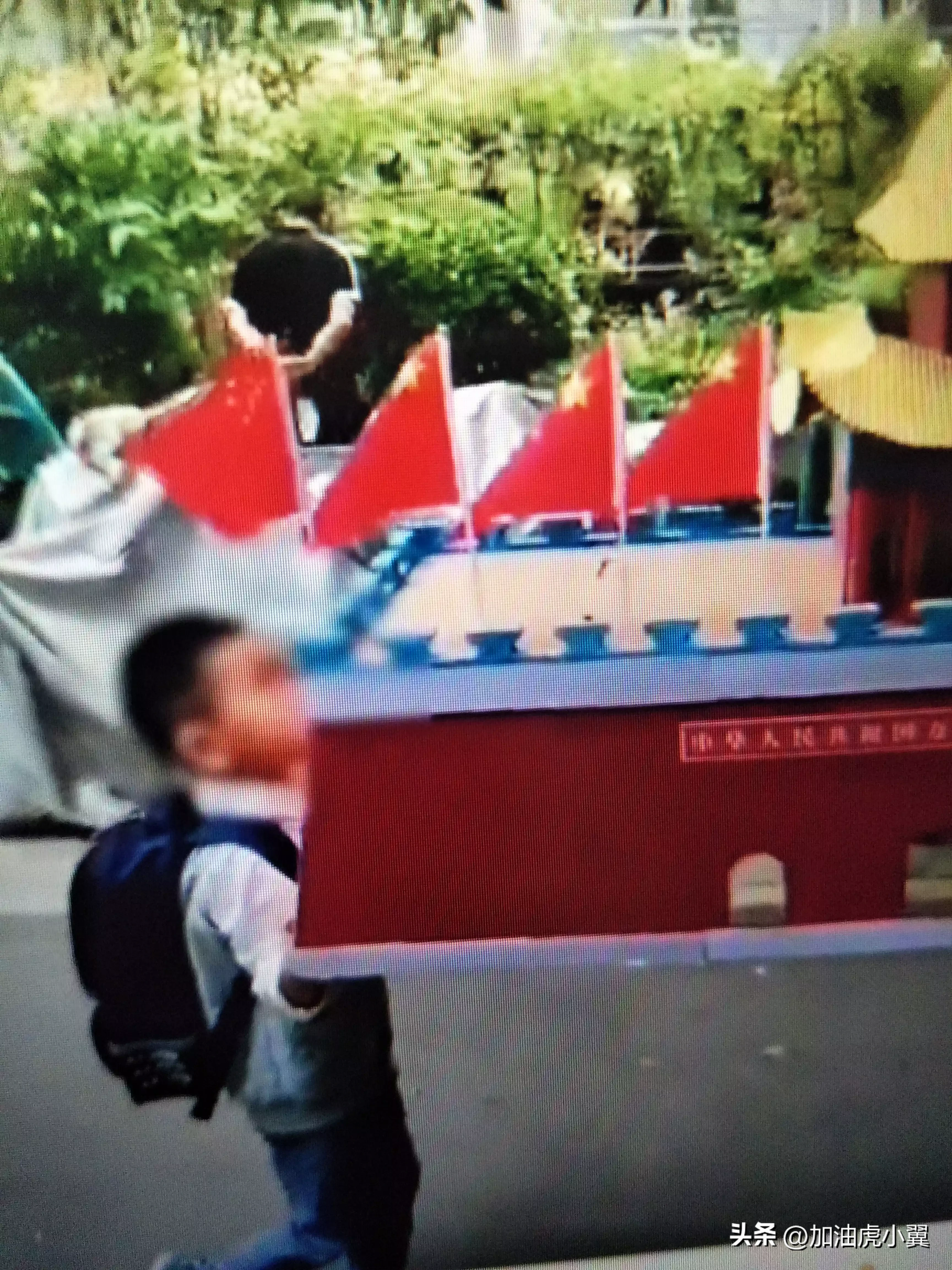 家长没点特长，都不敢进幼儿园！近日河南，一幼儿园为了迎国庆节