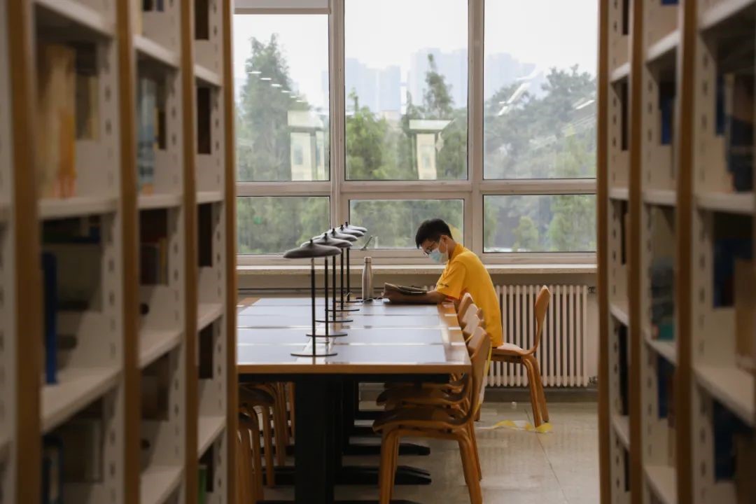 “面朝”大海，坐拥网红咖啡馆！大连一高校“精致生活”曝光，网友：太羡慕！