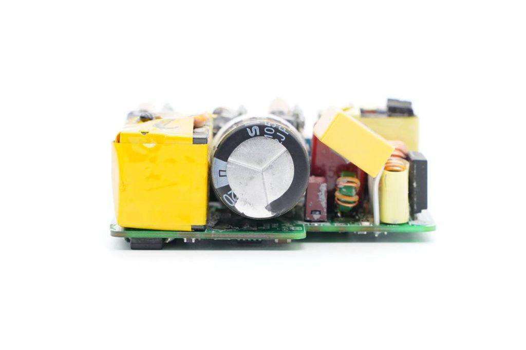 一个顶三个，支持三设备同时快充，安克100W氮化镓超能充拆解