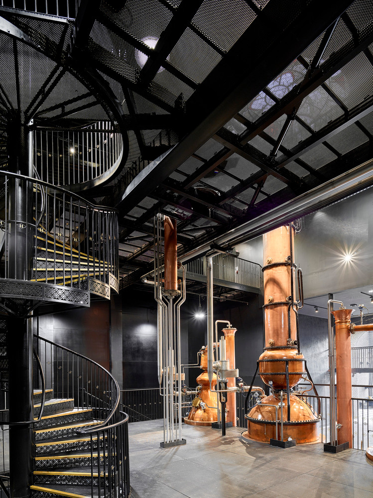 颇具特色的亨利爵士琴酒新酒厂