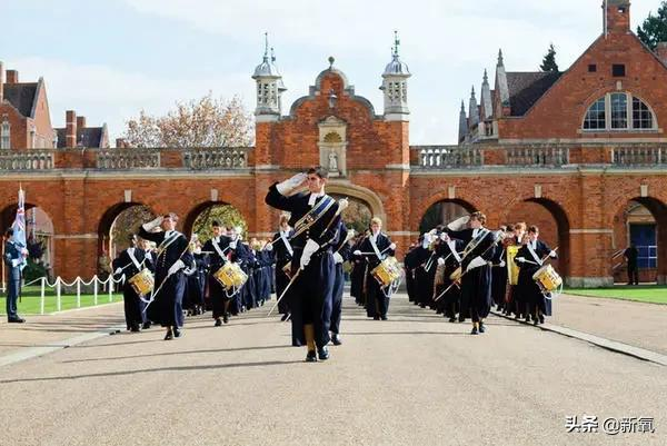 不同国家的文化特点和历史可以从校服上窥见一二