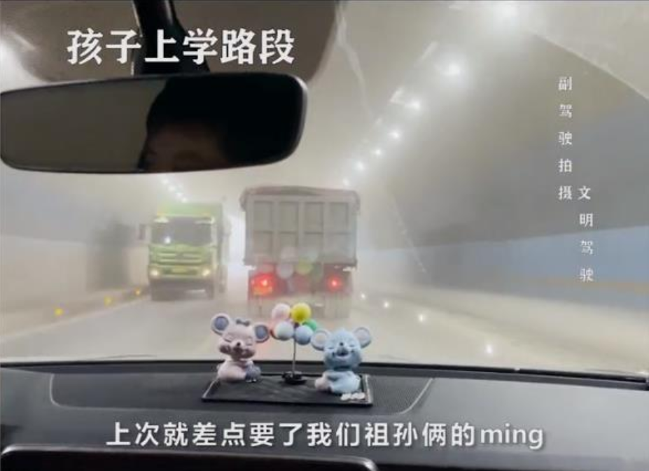 “我妈走了，我爸坐牢了”！7岁男孩憋着不哭，梦想成为消防员
