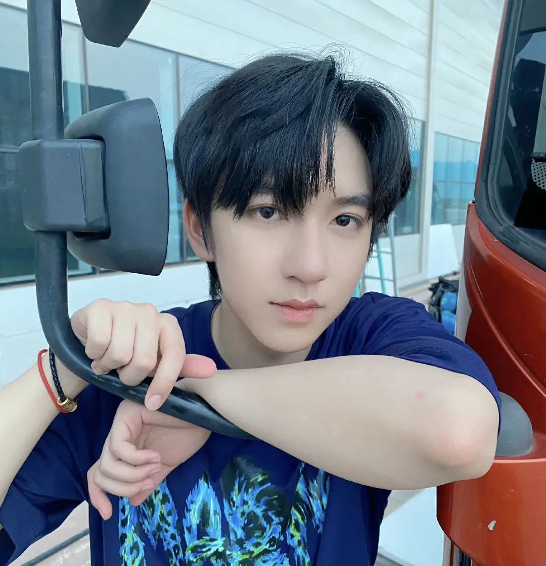 《星汉灿烂》带头磕cp？贺峻霖营销楼内211？