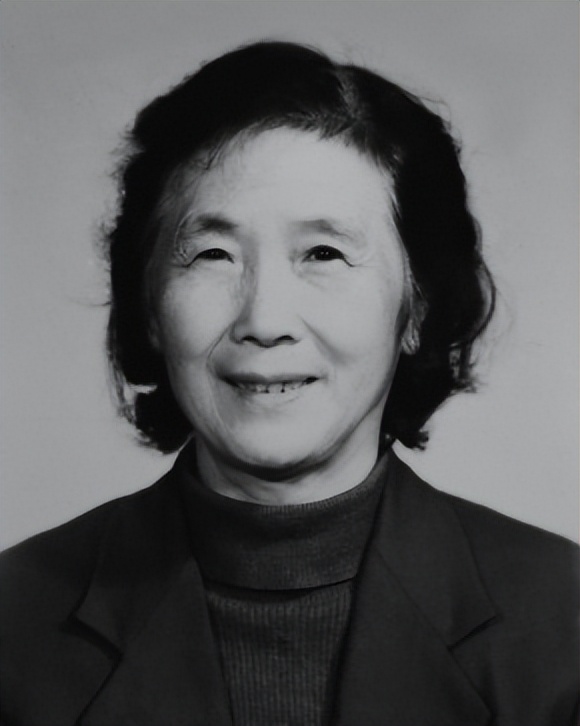 一个学人的怀念：母亲的手丨母亲节专稿