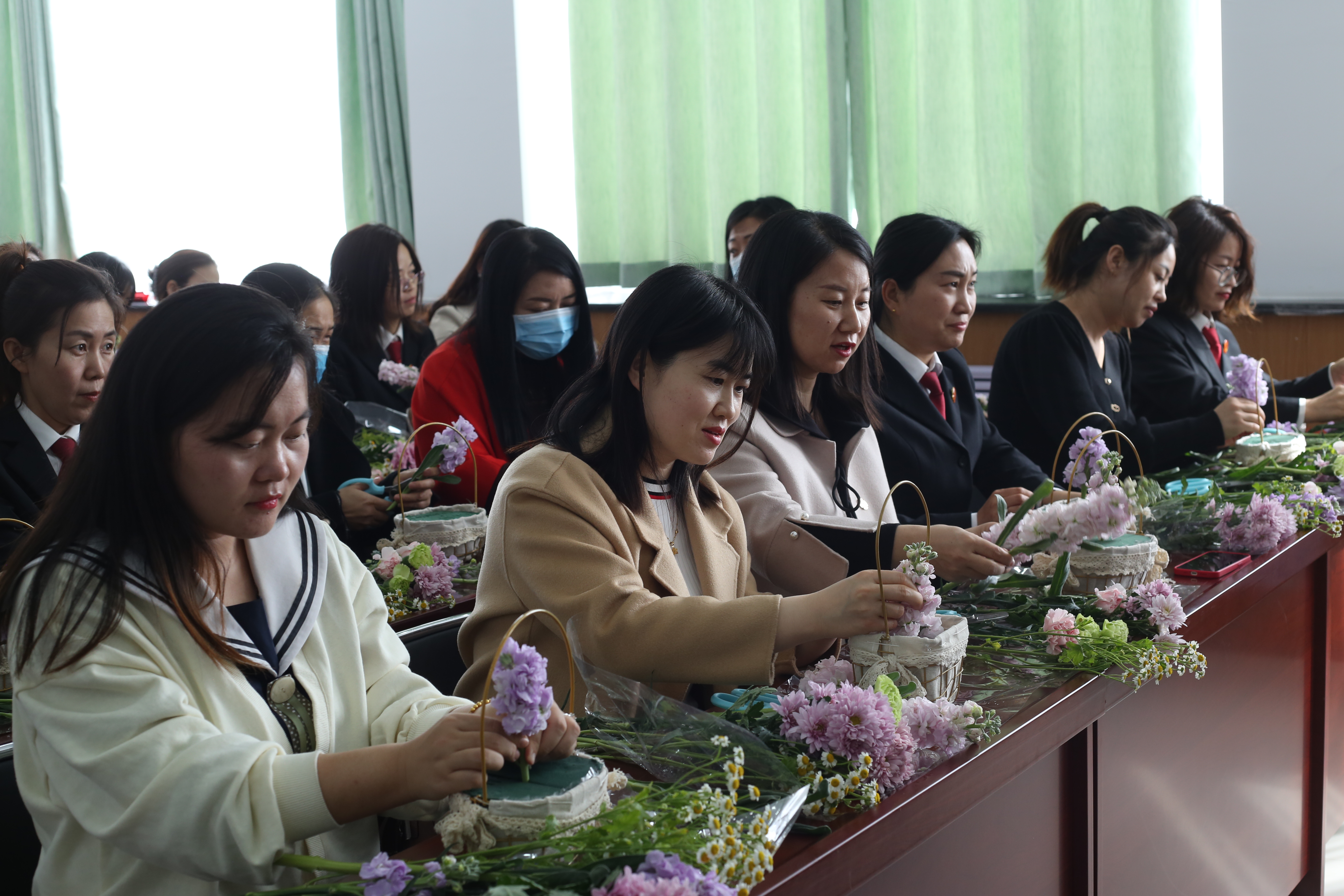情暖“三八”节 魅力展风采——神木市法院执行局党支部与继业路社区党支部联合开展庆“三八”妇女节活动