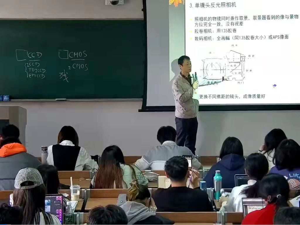 这门开设40年的课程，教学生如何捕捉美