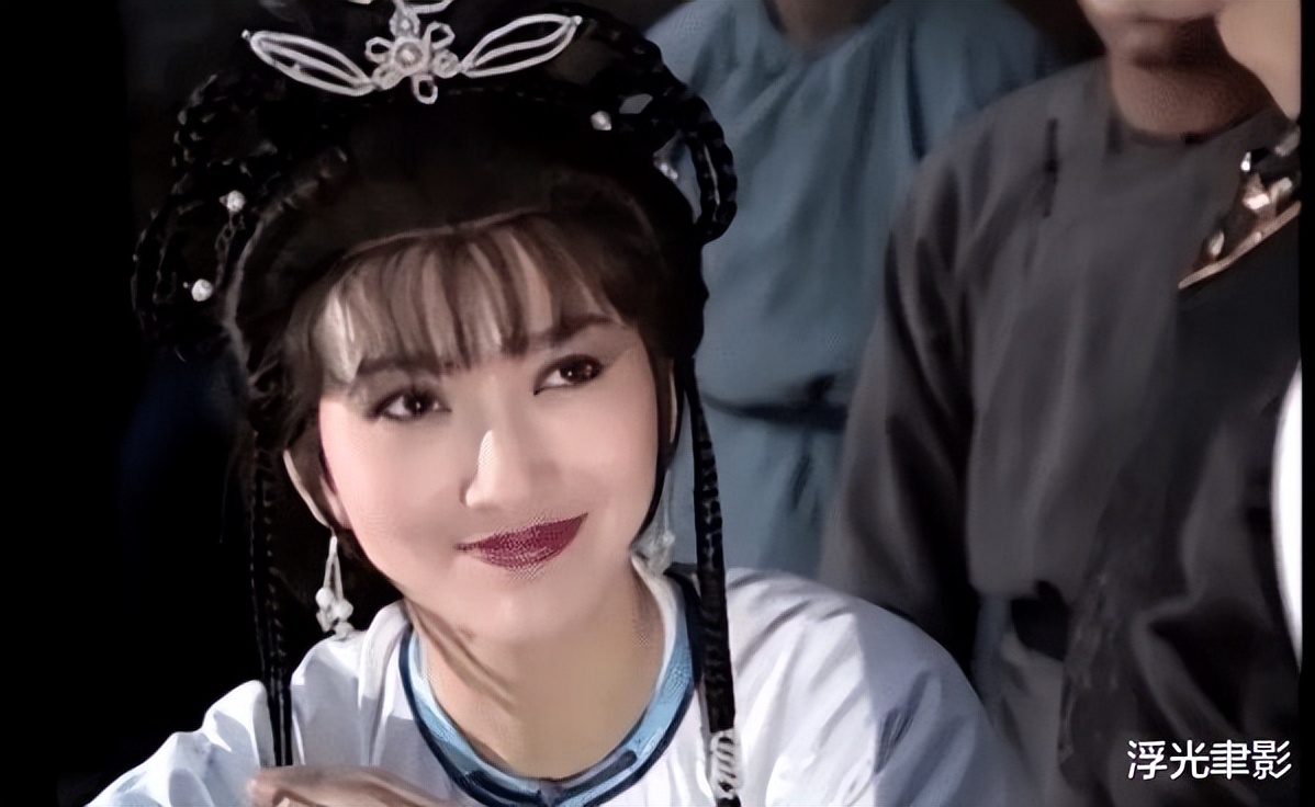 中视咬牙投拍《戏说乾隆》首播周就完胜对手，媒体：俨然复仇者