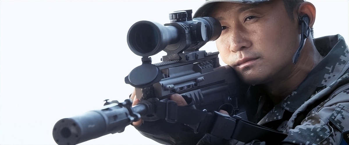 吴京硬汉枪战动作片《战狼》武器解析盘点