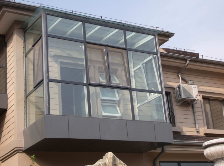 存在安全隐患如果你家是凸阳台的话,物业无论如何也不会让你封阳台的.