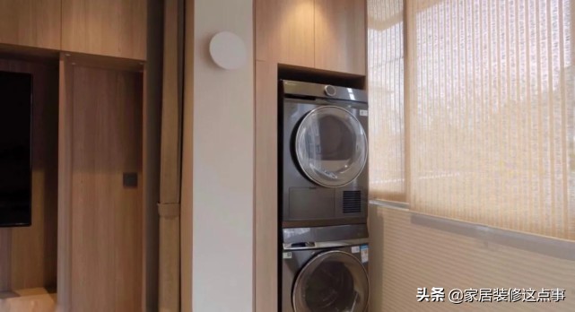 52㎡上海姑娘的家，厨卫不铺一块砖，床装墙壁上，进门我就迷住了