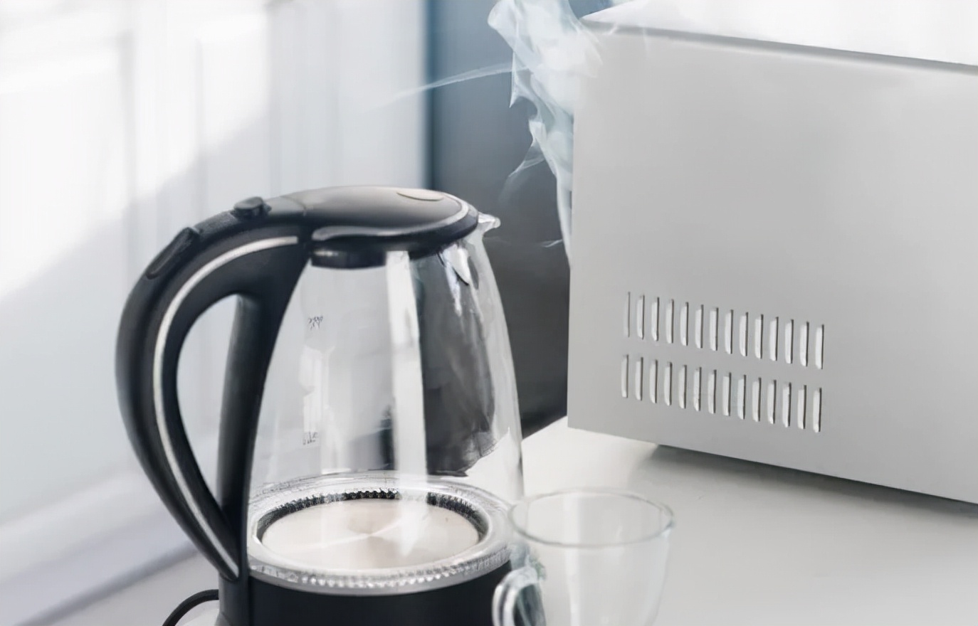 长期喝电热水壶烧的水，对身体有害会致癌？这些材质的一定要注意