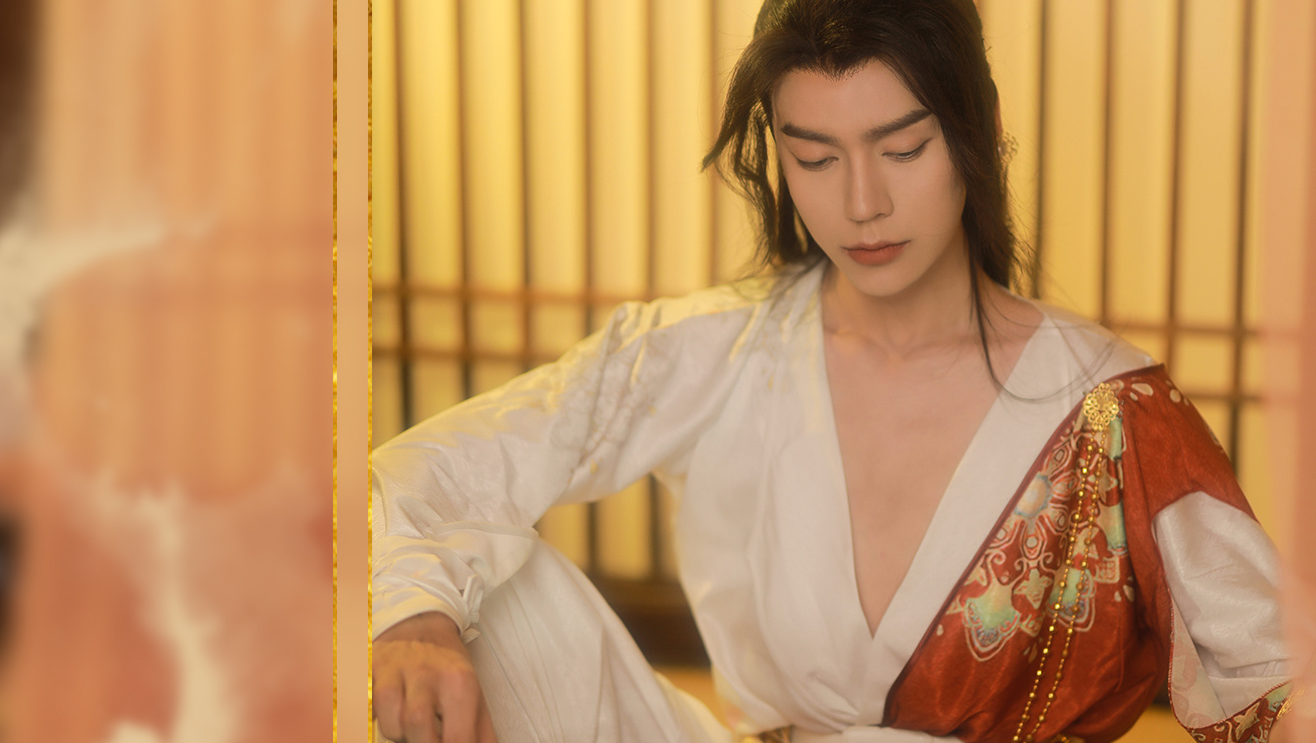 00后服装专业小姐姐 COSPLAY兔子精 画面太美了！-哪边嗨